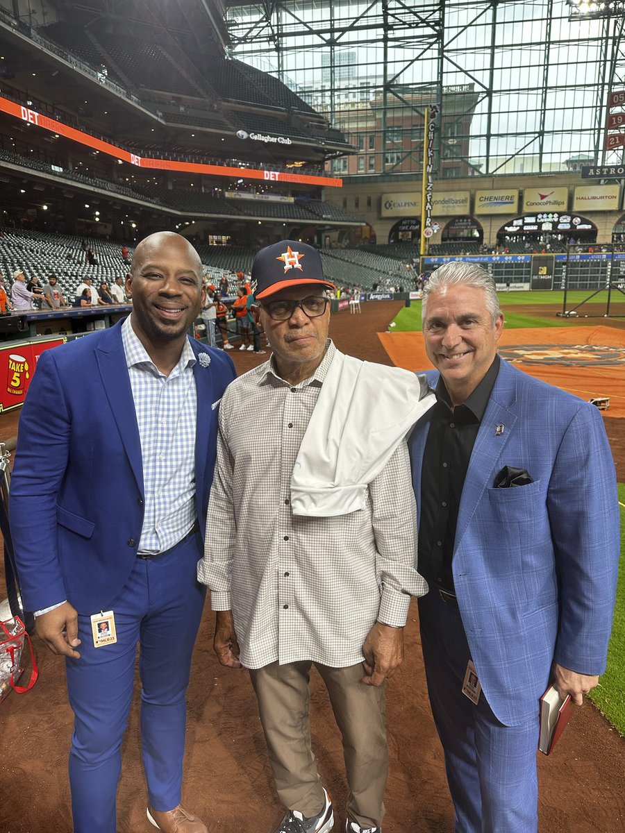 Hall of Famer Reggie Jackson is in the house. Join ⁦@CMo_27⁩ ⁦@JohnnyKaneTV⁩ and me for ⁦@tigers⁩ and Astros on ⁦@BallySportsDET⁩ tonight