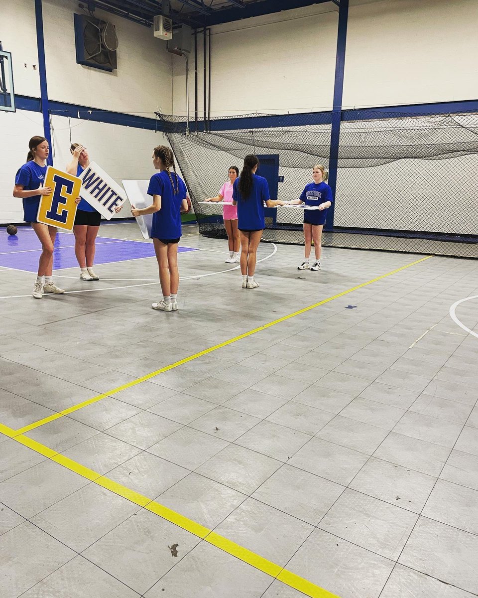shstobiecheer's tweet photo. Starting with the basics on day 1 of practice for our 2023-2024 squad! Looking forward to a great season! #rally #signwork #gamedaycheer https://t.co/kz1ZlAlDtq
