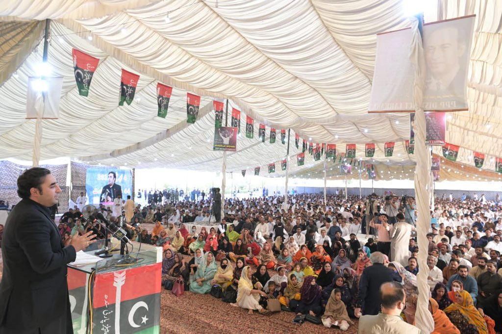 OfficalTEAMPPP's tweet photo. Chairman Pakistan Peoples Party and Foreign Minister, @BBhuttoZardari's address on 44th martyrdom anniversary of Quaid-e-Awam, Shaheed Zulfikar Ali Bhutto today at Naudero. @AseefaBZ
#SalamBhutto https://t.co/LLLzVwpWUg