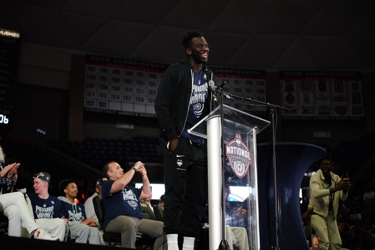 UConnMBB's tweet photo. Basketball Capital of the 🌎

#HU5KIES https://t.co/keUO4jzcDZ