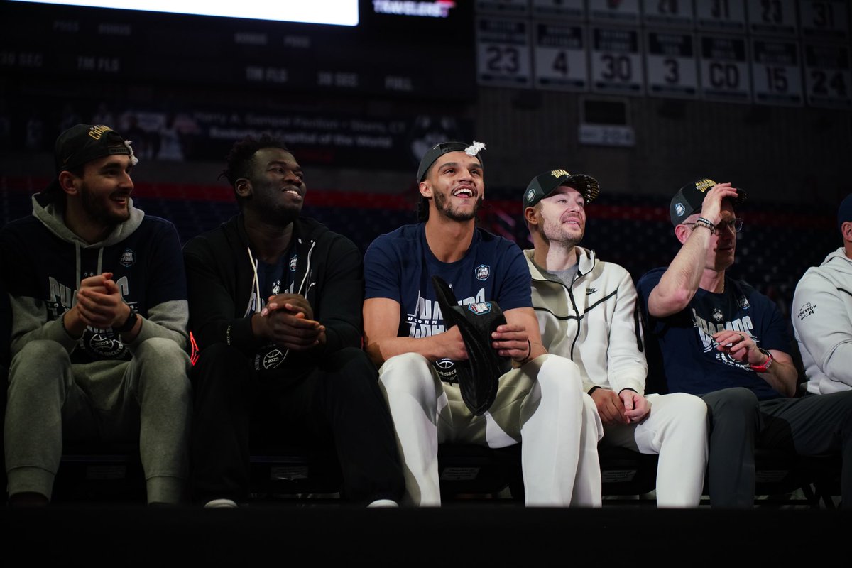 UConnMBB's tweet photo. Basketball Capital of the 🌎

#HU5KIES https://t.co/keUO4jzcDZ
