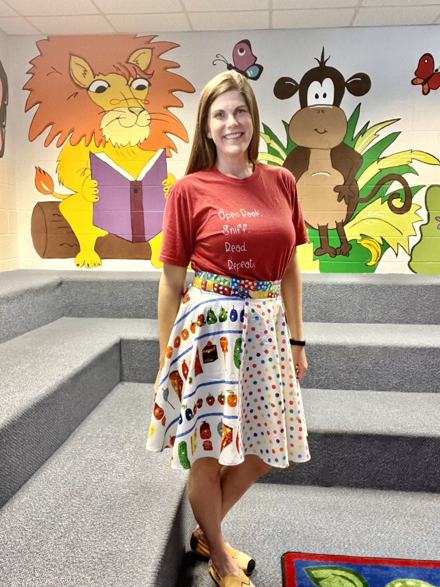 Happy National School Librarians Day to all of the phenomenal LMS out there <a href="/JCPS_LMS/">JCPS Library Media Services Department</a> <a href="/JCPSKY/">JCPS</a> #librarians #heartoftheschool