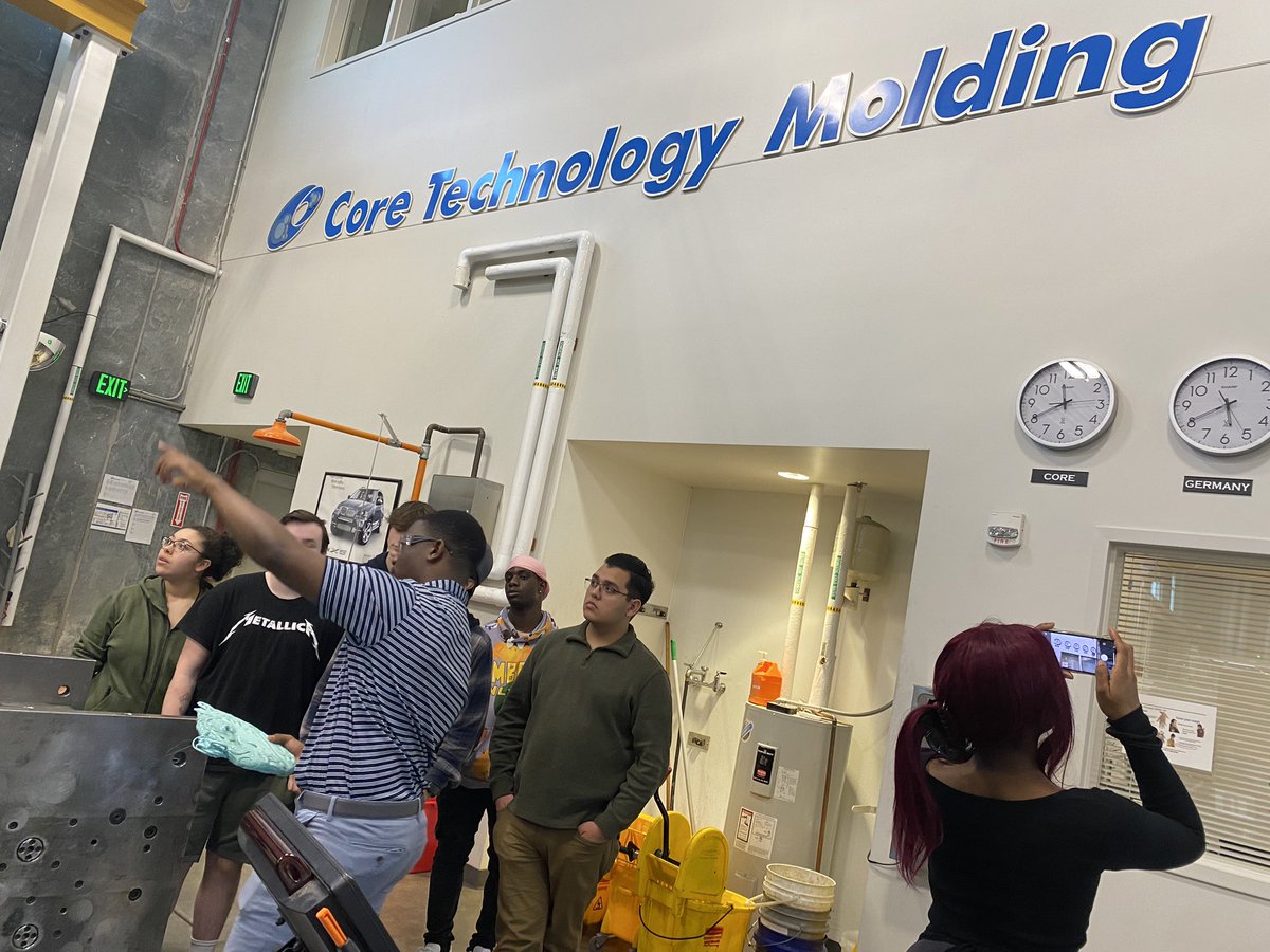 Christina Sapusek tweet media