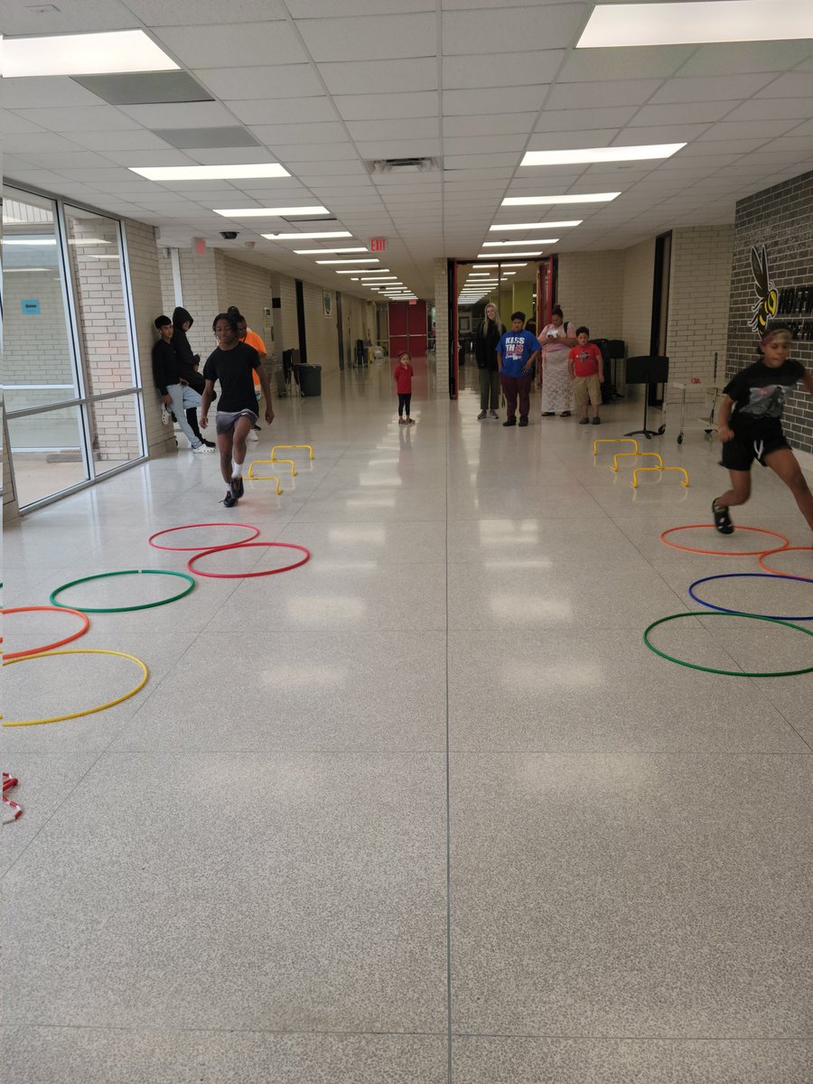 e_thompson40's tweet photo. Hoffman Middle School Academic Night #Hoffman @SandraMader28 @HoffmanMS_AISD @matt_strommer @JeanaMAdams https://t.co/7t5FnGFf04
