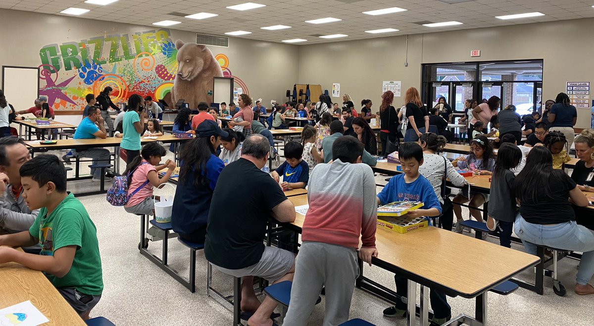 BaxRhonda's tweet photo. The fun is happening right now @GreenwoodKISD @KleinISD Family Game Night is incredible! #kleinfamily #grizzlies #KleinISDPRSquad https://t.co/zJ9lJccI22