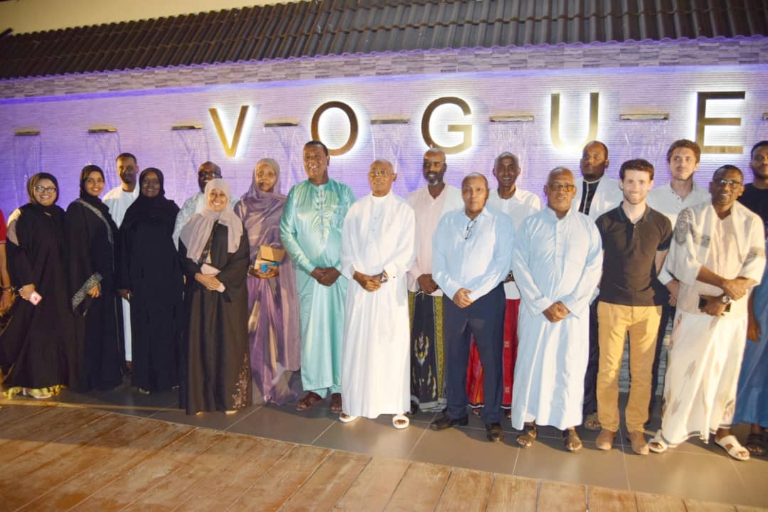 CR_Dikhil's tweet photo. #RetourEnImage | Photo de famille lors de l'iftar collectif offert par le #MDCD aux personnels ainsi qu'aix partenaires.
@c_obock @ConseilCrt @EFaDjibouti https://t.co/ExLldUV2zb