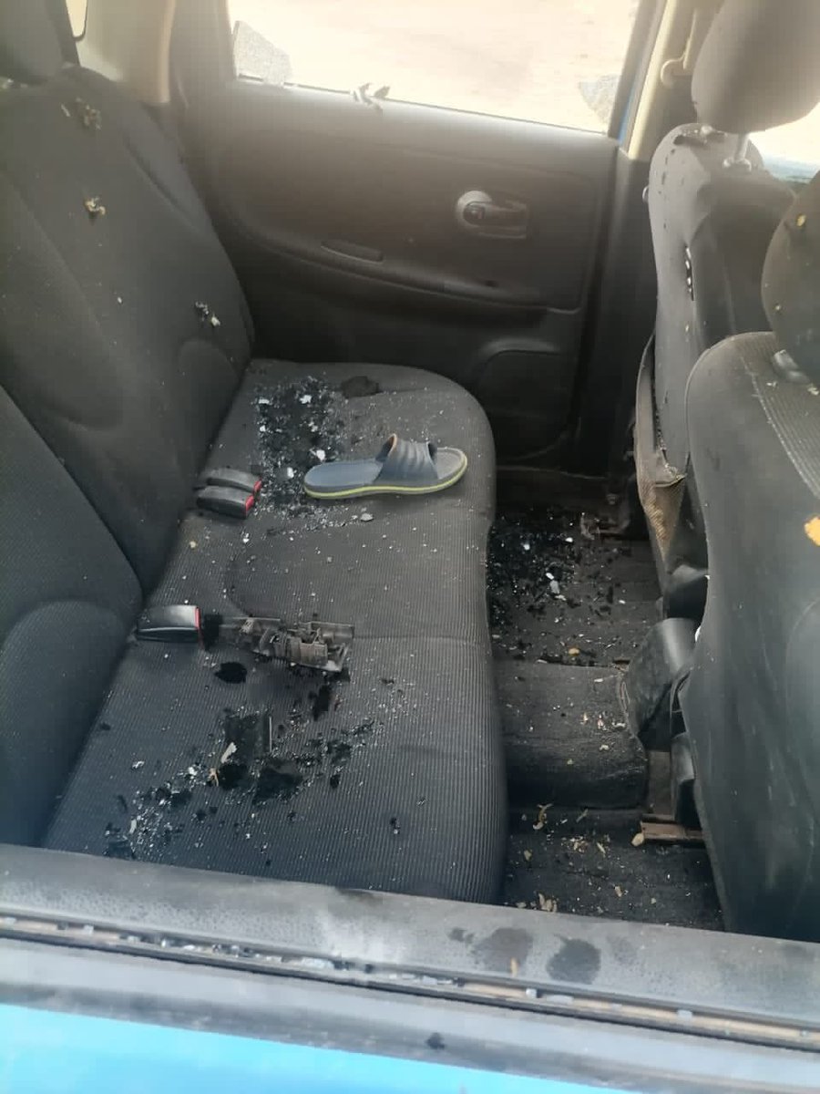 amponsemtwumm's tweet photo. Three(3) #immigration #Officers Asst. Inspt. Stationed at Missiga was shot two(2) in critical condition and one dead by unknown gunmen at #Bawku #Uppereast #Ghana last night on 3rd April 2023 at about 2000hrs. May his soul rest peacefully. #Bawku town is becoming unbecoming!!!!!! https://t.co/PCxD3mdmZz