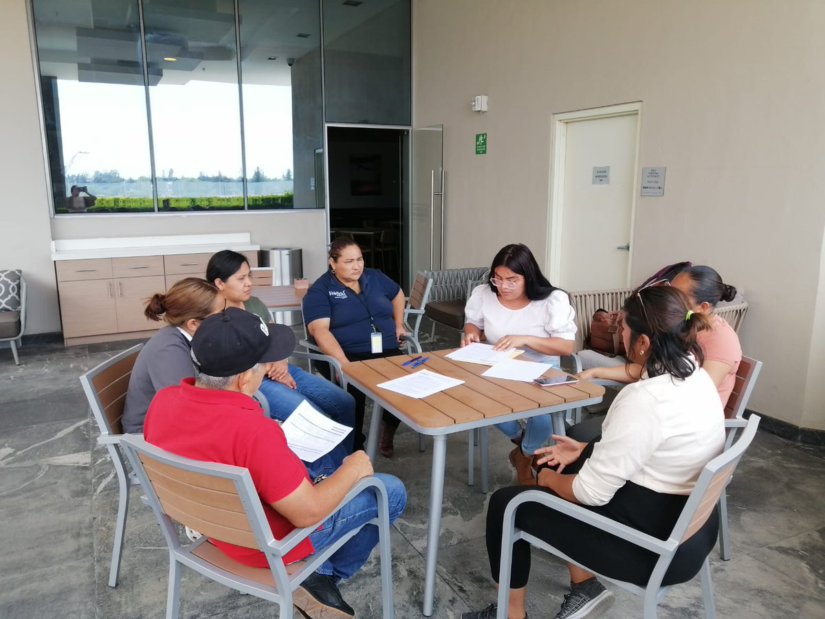 crocseccion77's tweet photo. #Silao El día de hoy mantuvimos una reunión con las compañeras y compañeros del hotel Fairfield para escuchar sus necesidades y resolver sus dudas sobre la lectura de nóminas.
#CROCenMovimiento https://t.co/sRmOCvvhob