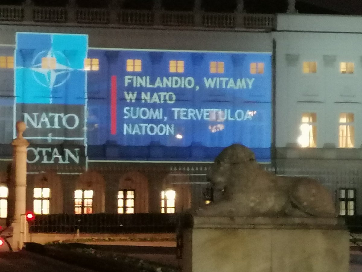 ErjaSaarinen's tweet photo. Tällaista tänään Varsovassa Naton Puolan konttorilla. #NATOfi #Warsaw https://t.co/dZFkBa32Lg