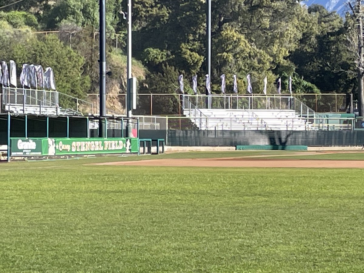 CV__baseball's tweet photo. Spring cleaning day!
Today-JV vs. Arcadia today 6:30pm. Wednesday-Varsity host LC @6:30pm, Frosh vs. Arcadia 3pm. Thursday- Varsity vs. Canyon @6pm. Saturday- JV 10am host Glendale. Varsity Alumni game 2pm. We are lucky to play here! #weneedturf https://t.co/stbl6SNCwL