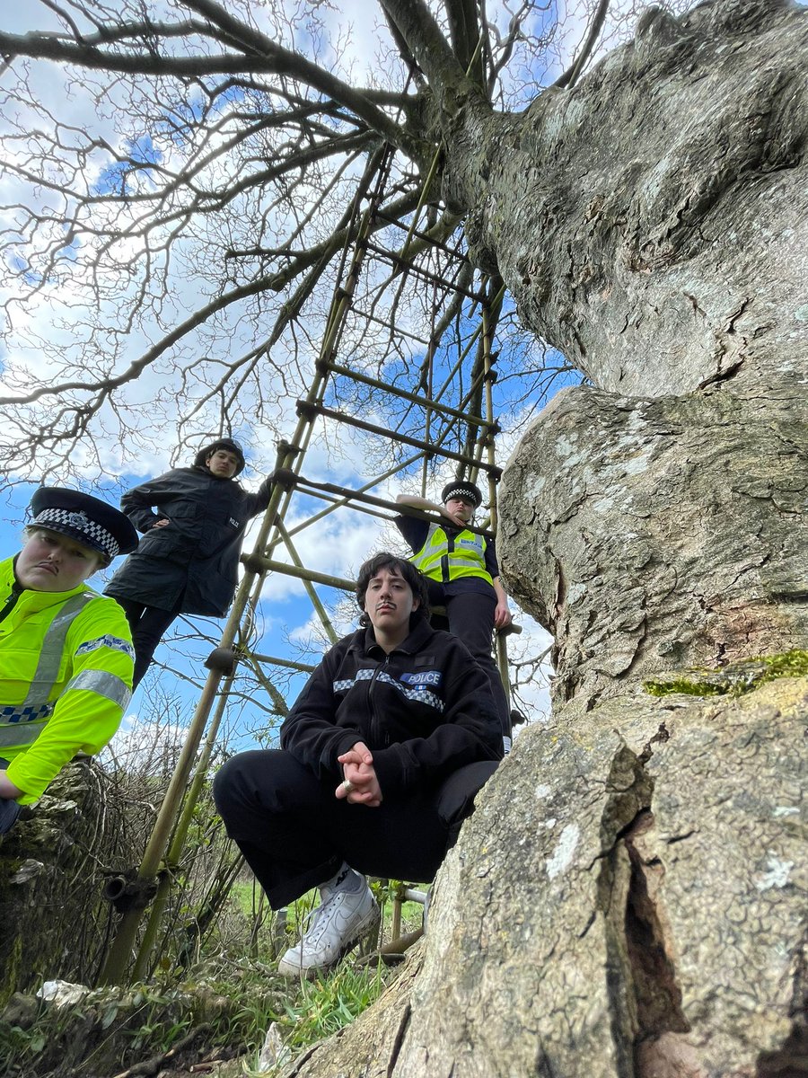 🚨Drugston &amp; Thugston Police Service are having a great day in Nature🌲 
Whilst we look daring &amp; sexy 😍 on the scaffold, heights pose a dangerous, deathly risk. Think before you act. Don't waste emergency services time-it isn't a laughing matter. 🚳
🚨🚔👮‍♂️ #brightonfringe #acab