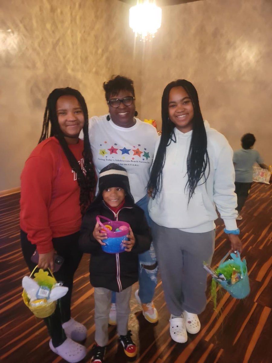 Starsinc_1's tweet photo. I would like to say thank you all for coming out to our Easter Egg Hunt event 🐣 We had a GREAT time with all the parents and students! If you missed this event don’t worry there will more to come! 📚💙 https://t.co/BhIEqZKDsg