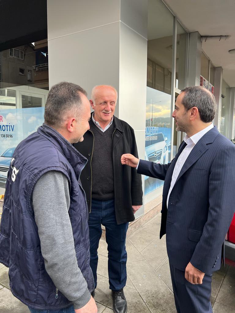 Esnaf kardeşlerimizle hasbihal... Rabbimden helalinden bol rızık ve bereketli alışverişler diliyorum.

#rize #akparti #TürkiyeYüzyılı
<a href="/RTErdogan/">Recep Tayyip Erdoğan</a> <a href="/Akparti/">AK Parti</a> <a href="/AKGMTeskilat/">AK Parti Teşkilat Başkanlığı</a>