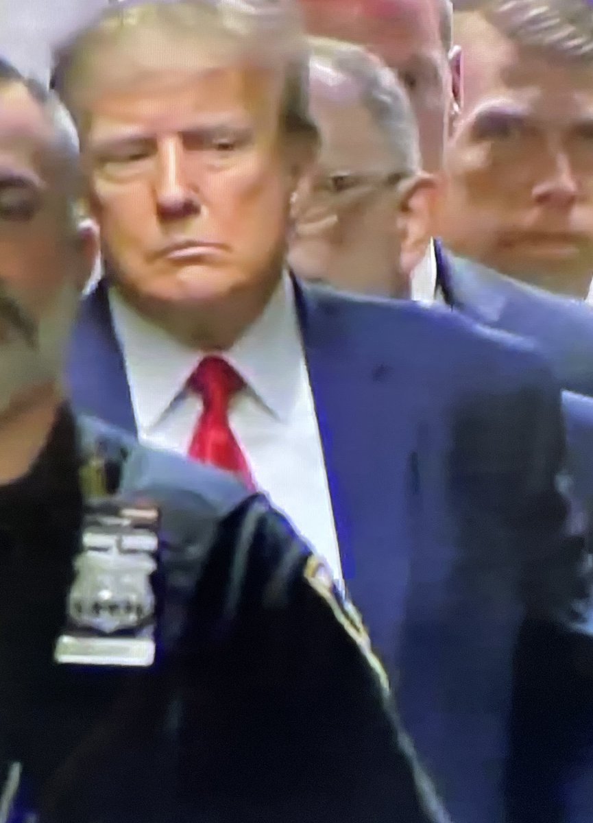 ootinaboot1's tweet photo. A scowling Donald Trump unpatriotically not wearing the American flag pin on his jacket as he’s being arrested. #TrumpArraignment #CNN ##MSNBC #ABCNEWS #truthsocial #qanon #Jan6thInsurrection #grabtheirpussies #cheater #StormyDaniels #MAGA #letsgoMAGAts #hushmoney https://t.co/i8PncmHxzR