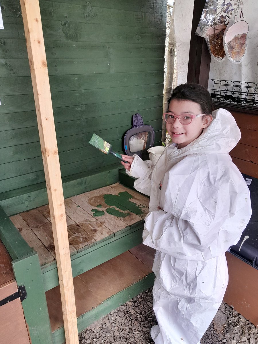 Suzieq1402's tweet photo. Thx E from @oakwoodG34 who painted the kitchen and C who painted  ceiling cream  and pallet with chalkboard paint. Mudkitchen , getting there . @FARE_Scotland Lochend Community Allotment @RHSSchools #CommunityGardenWeek @Jimmy_FARE @CultivationSt https://t.co/v19DlWFj9L