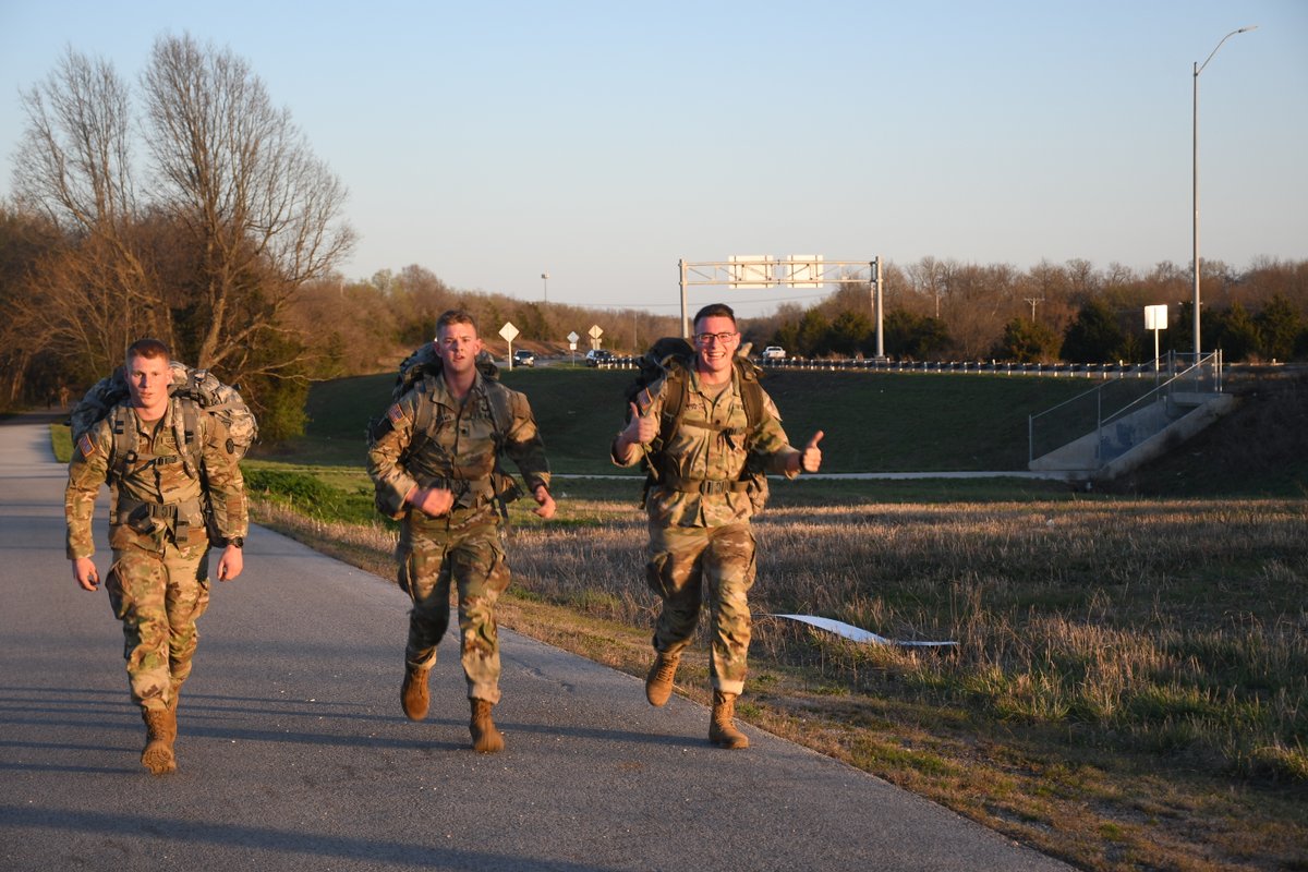 MoStateArmyROTC's tweet photo. Over the weekend the Bear Battalion put together a local Norwegian Foot March (NFM) competition. The NFM is an endurance test requiring everyone to run/march a 30km (18.6-mile) long route, while carrying a rucksack weighing 11kg (24Ibs).  Congratulations to everyone!🐻 https://t.co/xW7GqFsMOw