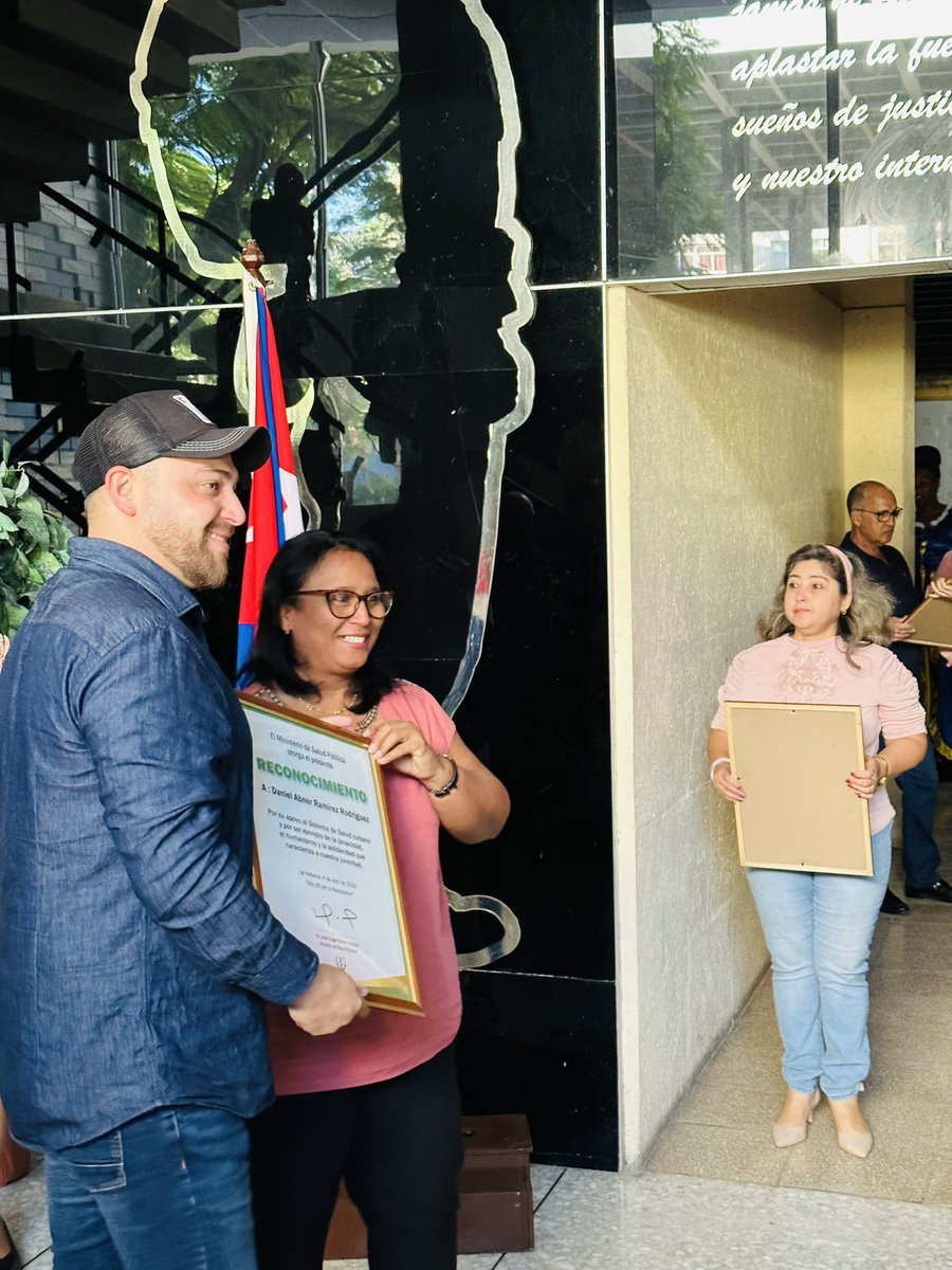 DAN3PRODANCO's tweet photo. En nombre de los #AngelesDeLaNoche,  llegue a @MINSAPCuba nuestro agradecimiento por este lindo reconocimiento, el cual nos honra, y nos impulsa a seguir adelante en esta linda obra de unidad y amor!!!….🇨🇺
.
.
.
.
#YoSigoAMiPresidente 
#TodosJuntos https://t.co/DykWhQY8WM