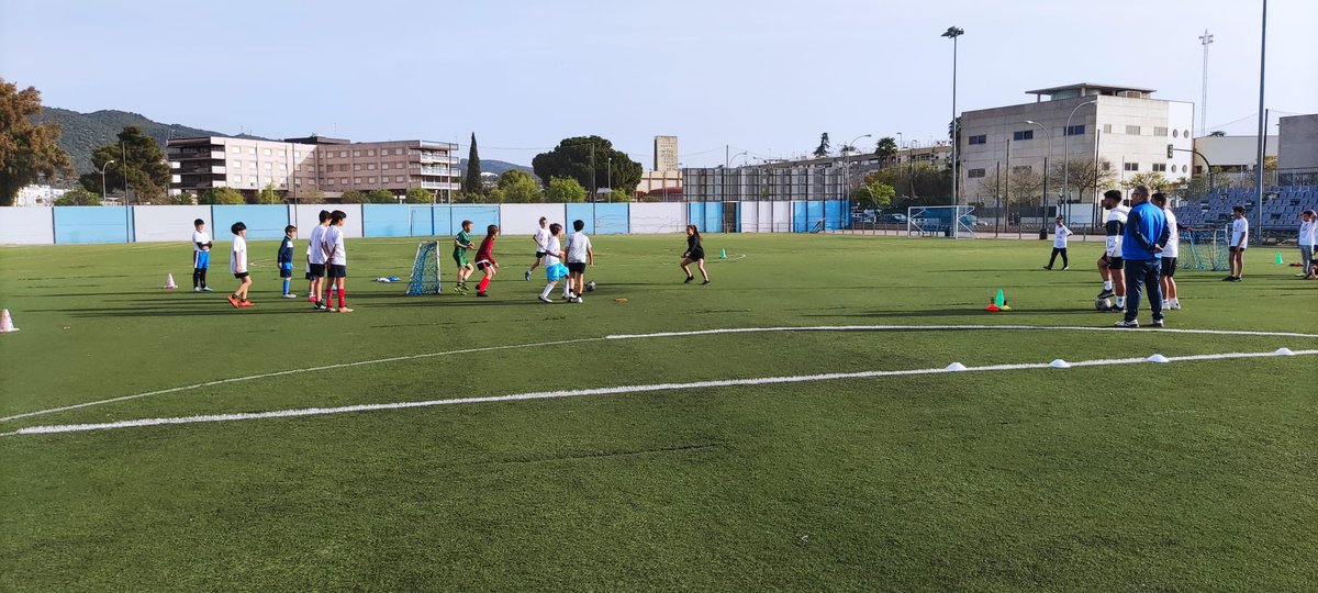 Segundo día de nuestro Clinic de Semana Santa

Aquí os dejamos algunas de las fotos de la sesión de hoy
💙🤍
#DBCF
#SanLorenzo