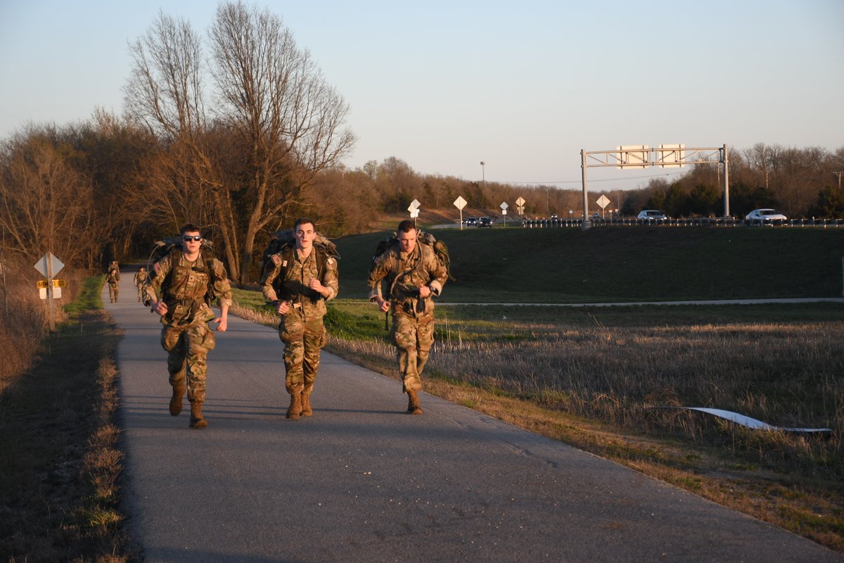 MoStateArmyROTC's tweet photo. Over the weekend the Bear Battalion put together a local Norwegian Foot March (NFM) competition. The NFM is an endurance test requiring everyone to run/march a 30km (18.6-mile) long route, while carrying a rucksack weighing 11kg (24Ibs).  Congratulations to everyone!🐻 https://t.co/xW7GqFsMOw
