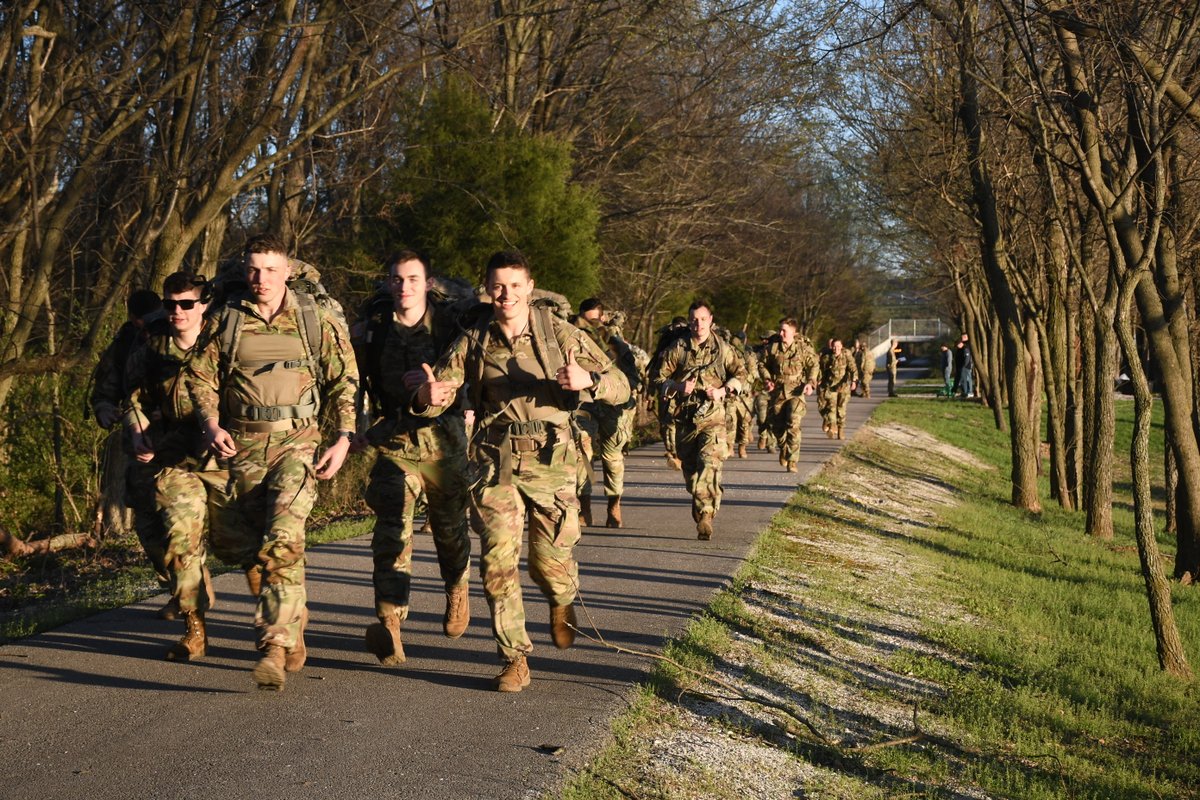 MoStateArmyROTC's tweet photo. Over the weekend the Bear Battalion put together a local Norwegian Foot March (NFM) competition. The NFM is an endurance test requiring everyone to run/march a 30km (18.6-mile) long route, while carrying a rucksack weighing 11kg (24Ibs).  Congratulations to everyone!🐻 https://t.co/xW7GqFsMOw
