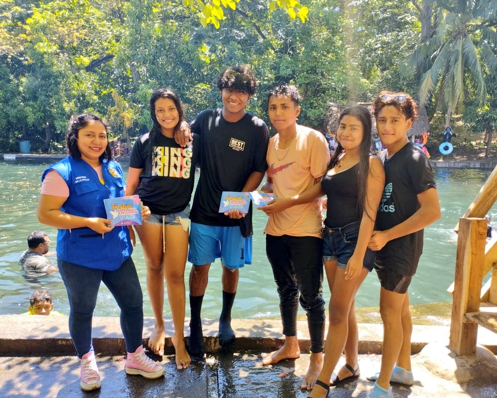 mifamilianic's tweet photo. #Chinandega 
Realizamos visitas de presencia directa promoviendo hábitos de vida y alimentación saludable, disfrutando del verano en familia divulgando la cartilla Familias Unidas para la Paz y la Vida en el centro recreativo El Campuzano.
#AmorALaFamilia 
#AmorALaVida https://t.co/KvJ914qzr6