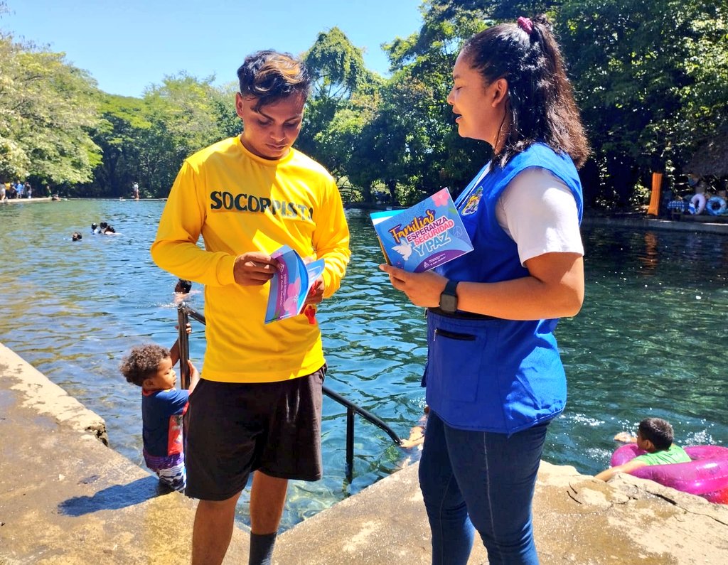 mifamilianic's tweet photo. #Chinandega 
Realizamos visitas de presencia directa promoviendo hábitos de vida y alimentación saludable, disfrutando del verano en familia divulgando la cartilla Familias Unidas para la Paz y la Vida en el centro recreativo El Campuzano.
#AmorALaFamilia 
#AmorALaVida https://t.co/KvJ914qzr6