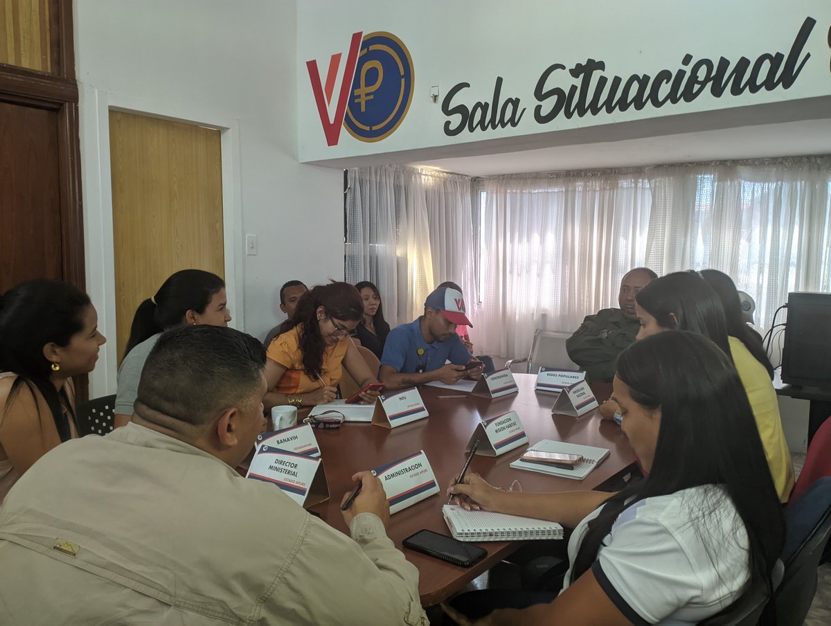 GMVV_Apure's tweet photo. DM Ing. Ernesto Ramírez, sostuvo una reunión con el equipo Minhvi y entes adscritos, para planificar y organizar las actividades en el marco del 12° Aniversario de la #GMVV

#SemanaMayorEnAmor 

@IMVillarroel1 
@Minhvi_Oficial 
@eduardopiate2 https://t.co/0wIvXe3a50