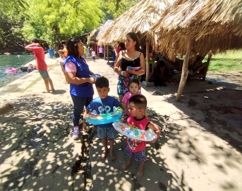 mifamilianic's tweet photo. #Chinandega 
Realizamos visitas de presencia directa promoviendo hábitos de vida y alimentación saludable, disfrutando del verano en familia divulgando la cartilla Familias Unidas para la Paz y la Vida en el centro recreativo El Campuzano.
#AmorALaFamilia 
#AmorALaVida https://t.co/KvJ914qzr6