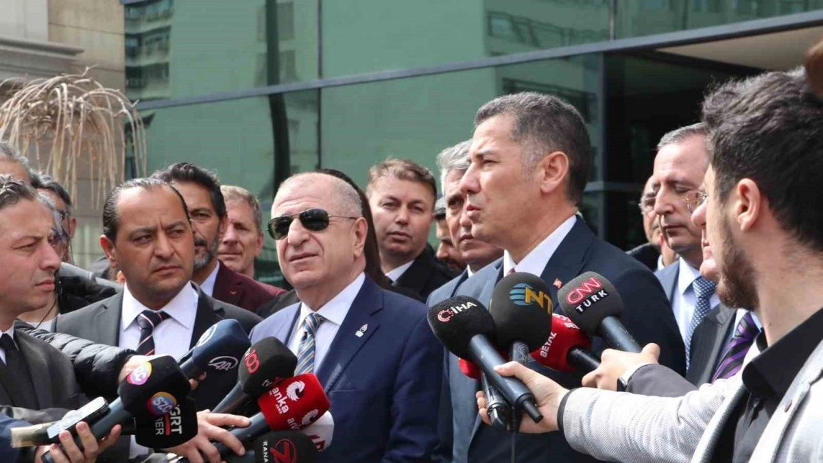 ajans_muhbir's tweet photo. 🗣️Sinan Oğan: "İlk defa açıklıyorum. Suriye'de bulunan askerlerimizin seçmen sandıkları Milano'ya taşınmış. Şimdiden seçim güvenliği riske ediliyor.

YSK başkanı çıksın açıklasın, Milano'da kimlere oy kullandırtacaksınız ?" https://t.co/GOXLijVocV