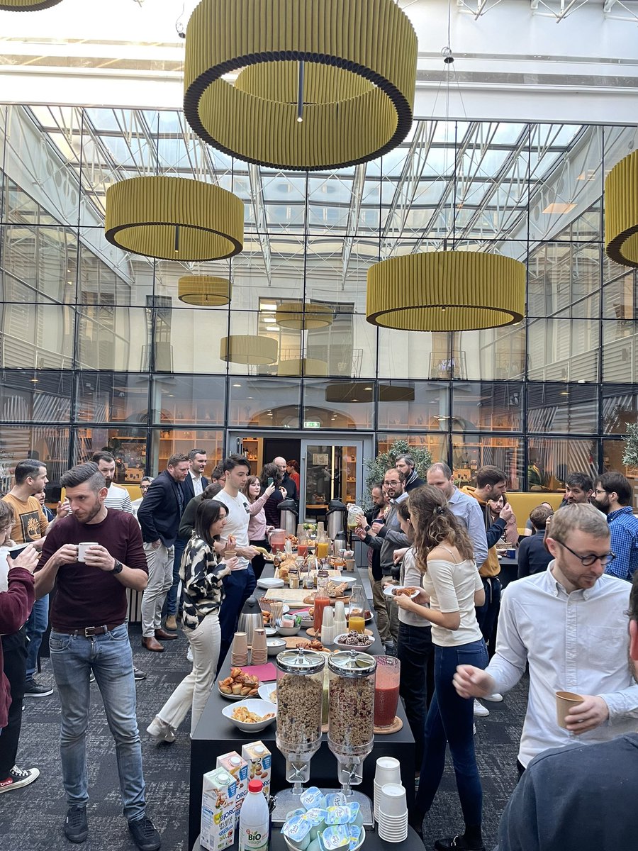 Thibord's tweet photo. @TheDamfr On peut faire mieux sur le petit dej 😂

D’ailleurs à 9h30 ça ressemblait à ça 🍪🍩🧁 https://t.co/j79ZlcZZsE