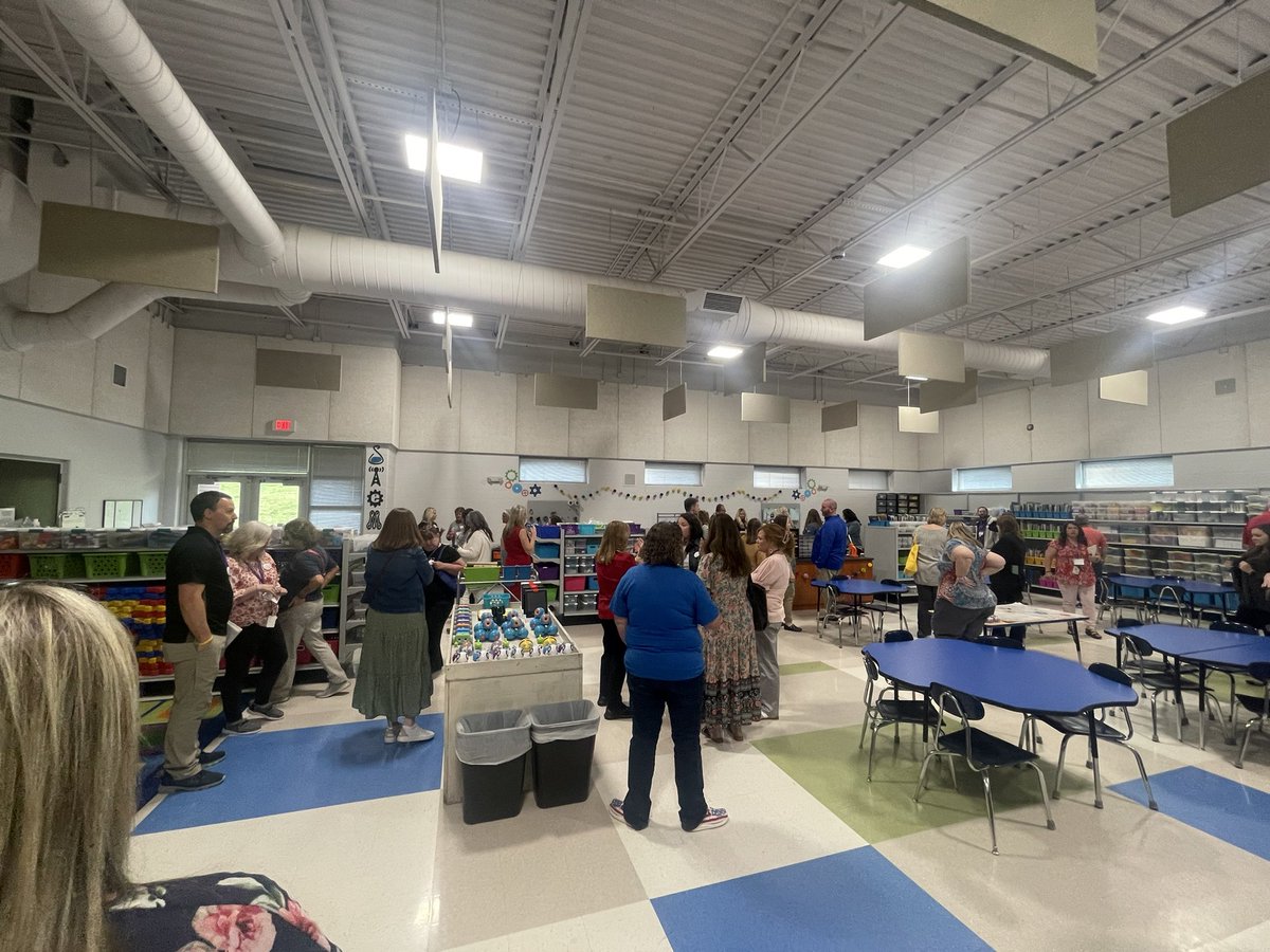 TNTechSTEM's tweet photo. TSIN Regional STEM Hub Meeting in collaboration with @PSES_Pups was a success! District leaders and educators got an opportunity to tour the school, get an update from TCAT, learn about the progression of the new computer science standards, and hear from industry needs!
#TNSTEM https://t.co/QVZ2wmMlQ5