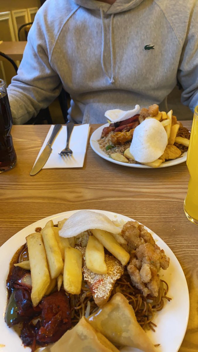 sera_trow's tweet photo. Name something better than a Chinese buffet 🤤 https://t.co/QW1pRYHqUC