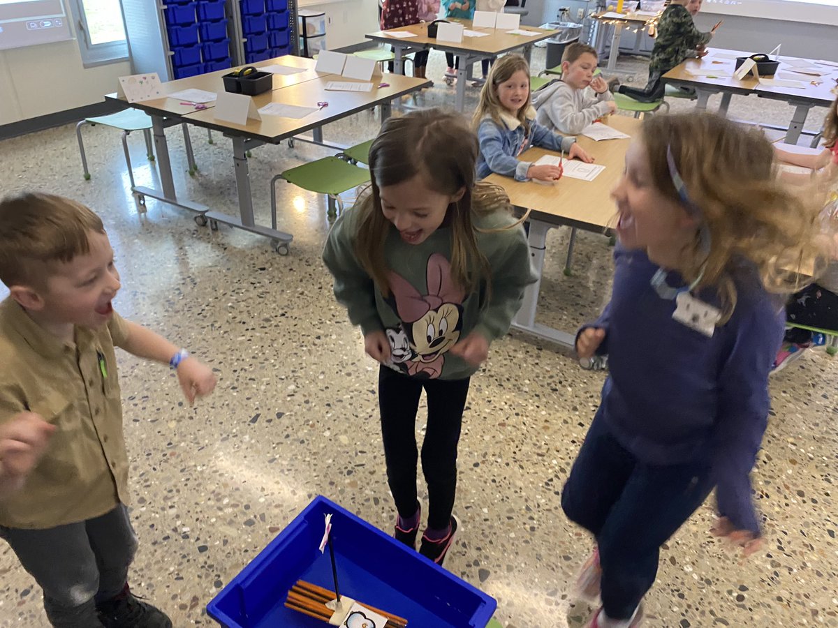 mrsbakkenSTEM's tweet photo. Design success! #GoGullLake #GLCSstem #GLCSkellogg https://t.co/mSb2leIYrZ