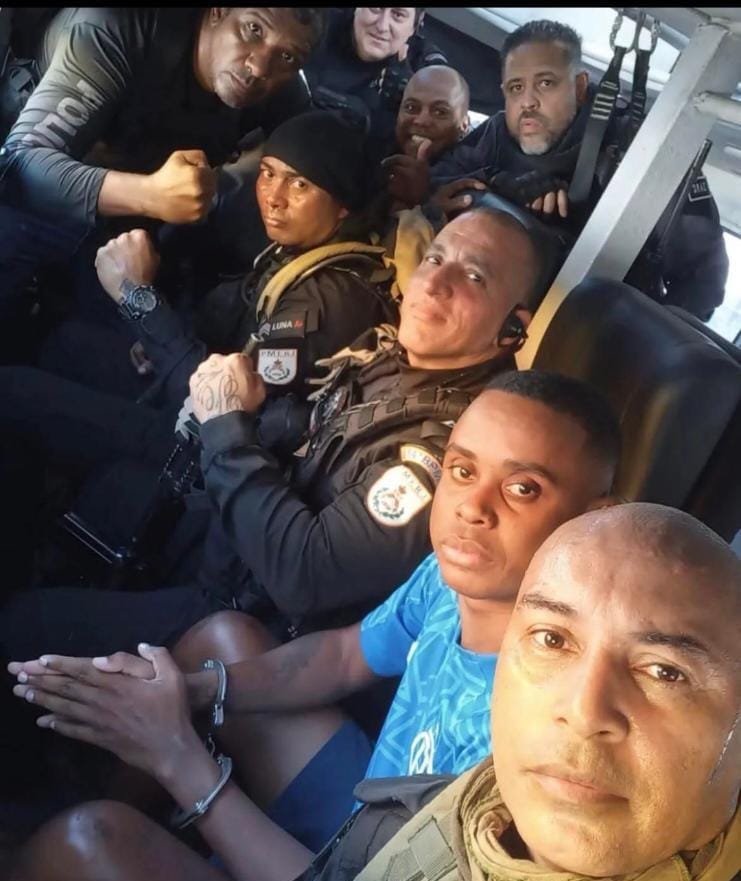 Tessyiceberg's tweet photo. Obrigado polícia! Não vou mais precisar ouvir chifruda chorando querendo que eu roube casa de amante. https://t.co/SiIIa9g5wO