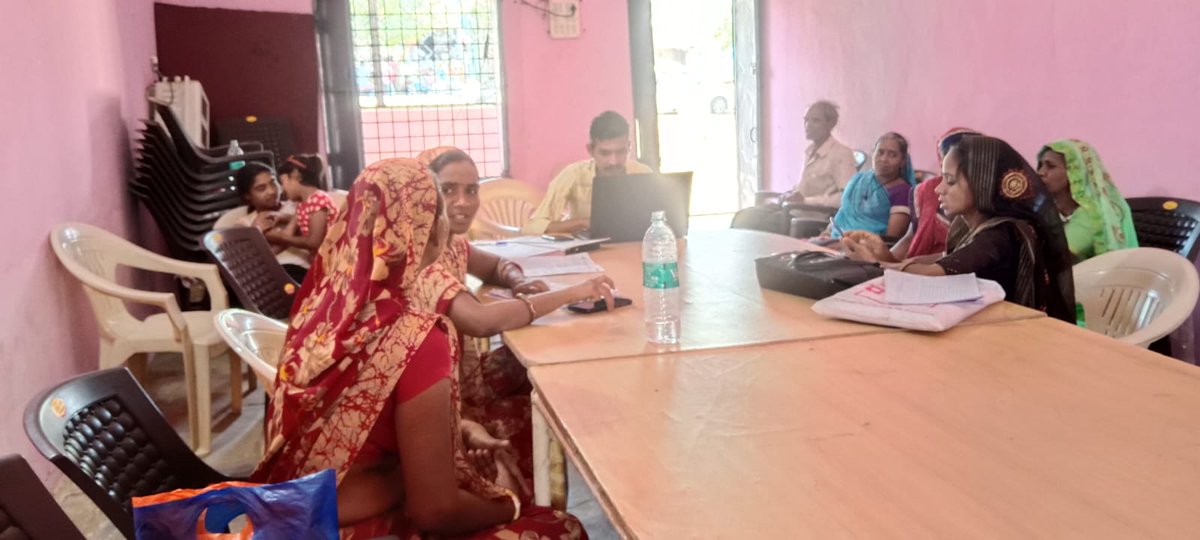 लोक सेवा केन्द्र द्वारा #मुख्यमंत्री_लाड़ली_बहना_योजना के लिए शिविर आयोजित कर ऑनलाइन आवेदन किया जा रहा है।

#LadliBehnaYojanaMP <a href="/CMMadhyaPradesh/">Chief Minister, MP</a> <a href="/JansamparkMP/">Jansampark MP</a>