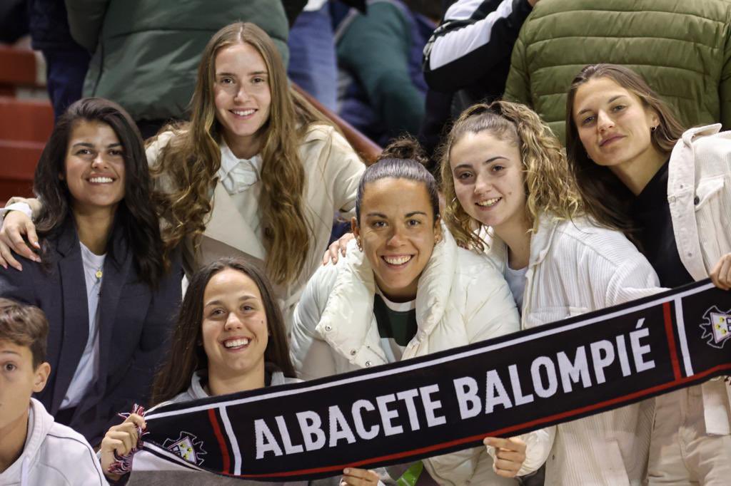 𝙪𝙣𝙞𝙙𝙤𝙨 🤜🏼🤛🏼 <a href="/AlbaceteBPSAD/">Albacete Balompié 🤍</a> 

#VamosFunda