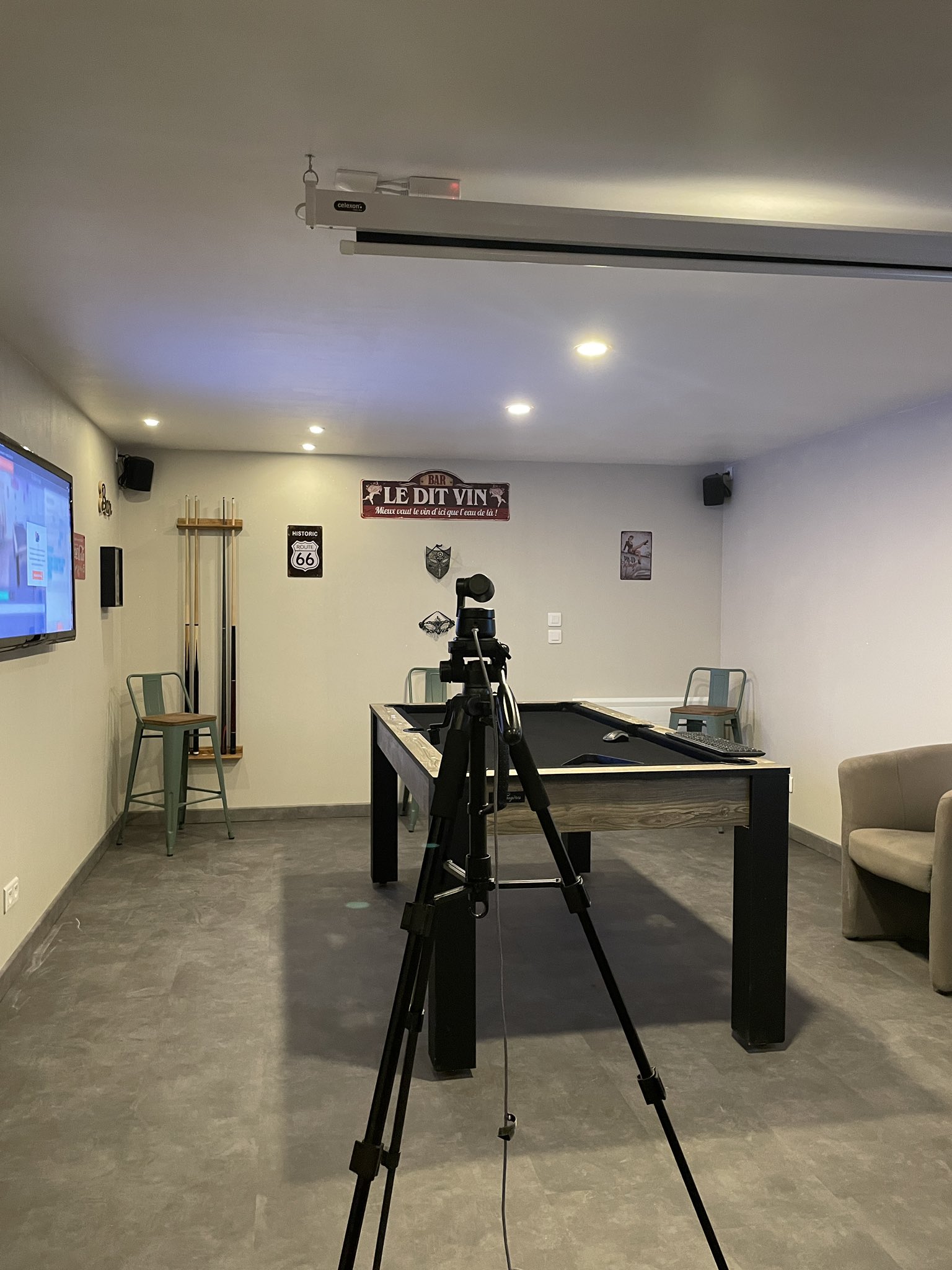 TW Pornstars AURBEAUREAL . Twitter. Premier live au LuXaur !! A ne