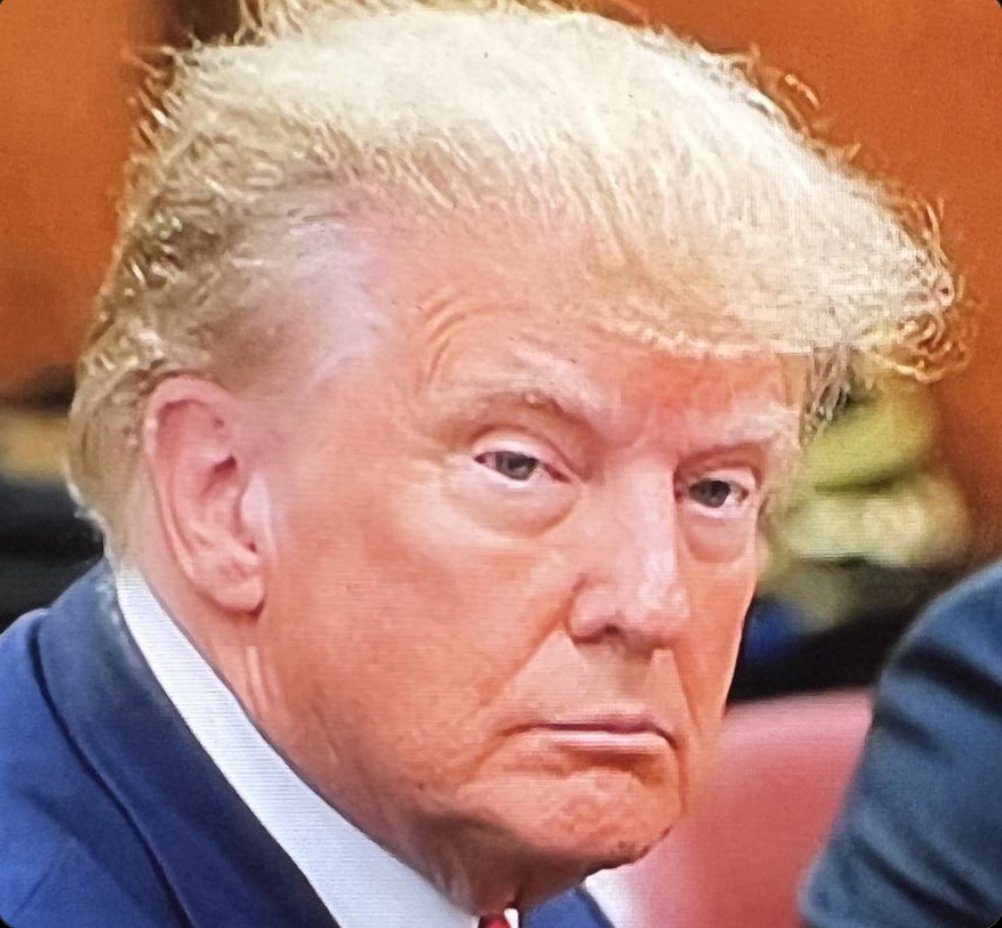 Worst Editor Ever ▶️ tweet media