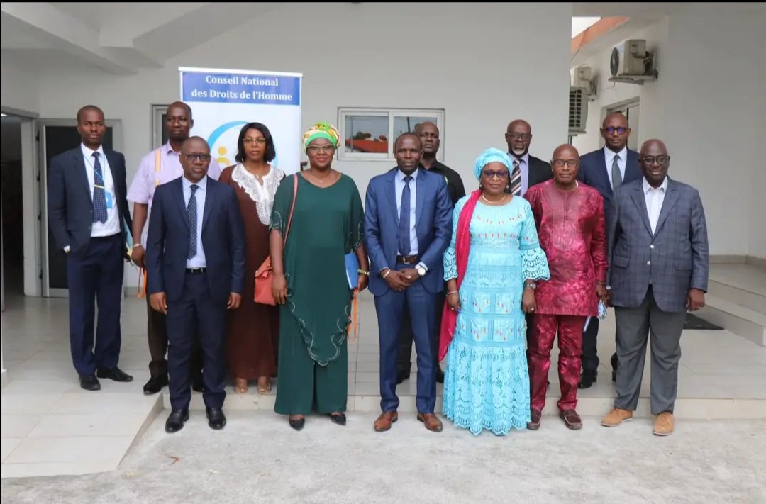 #Audience accordée par Mme Namizata SANGARE, Présidente du Conseil National des Droits de l'Homme <a href="/Cndh_ci/">CNDH</a> à la Coordination du RAIDH. 
C'était 24 mars au siège 
L' objectif est de présenter les organes renouvelés du RAIDH.