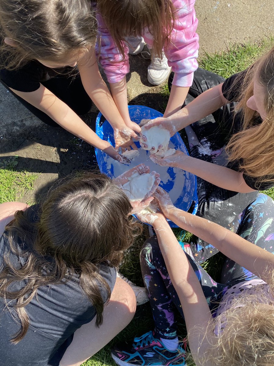 Play_Glos's tweet photo. Such a busy day in #Northway with 150+ people having fun in the sun โ๏ธ
Sensory & creative play extremely popular among the players that visited plus sport, dens & chalk art.
DIY sandwich bar was a success racing through 5 loaves of bread - faster serving than Subway we reckon! https://t.co/ItUZirgmmK