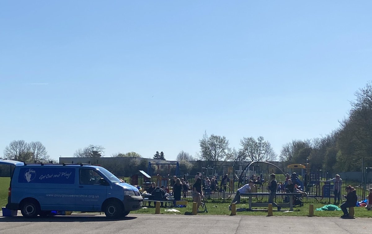 Play_Glos's tweet photo. Such a busy day in #Northway with 150+ people having fun in the sun โ๏ธ
Sensory & creative play extremely popular among the players that visited plus sport, dens & chalk art.
DIY sandwich bar was a success racing through 5 loaves of bread - faster serving than Subway we reckon! https://t.co/ItUZirgmmK