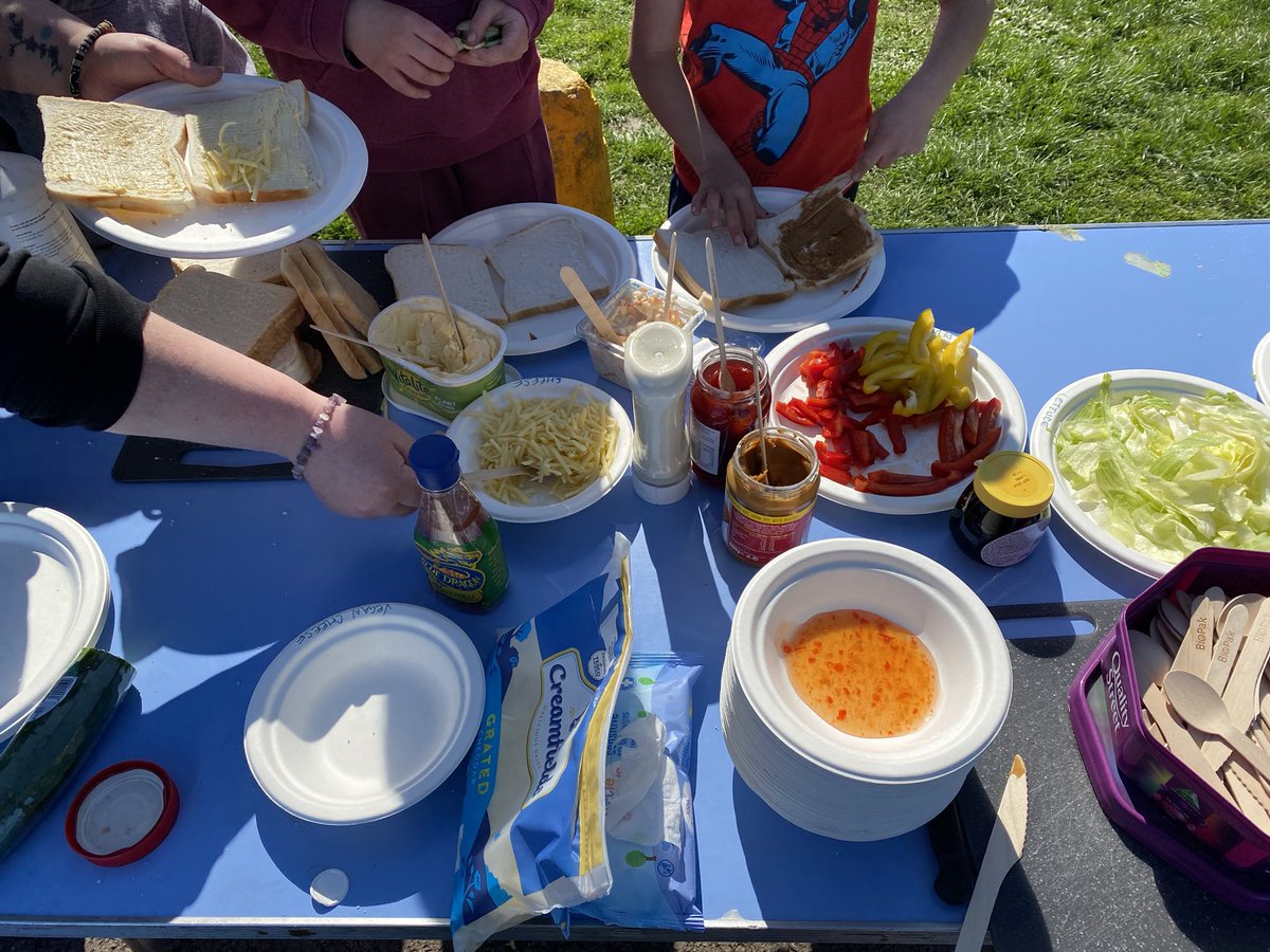 Play_Glos's tweet photo. Such a busy day in #Northway with 150+ people having fun in the sun โ๏ธ
Sensory & creative play extremely popular among the players that visited plus sport, dens & chalk art.
DIY sandwich bar was a success racing through 5 loaves of bread - faster serving than Subway we reckon! https://t.co/ItUZirgmmK