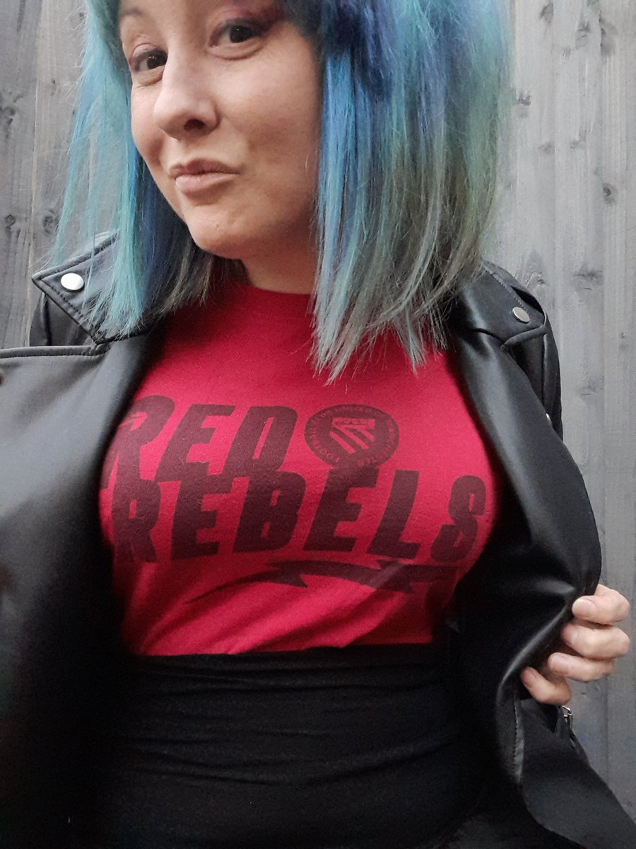 Geneviève L. Walsh 🤘 (@genwalshpoet) on Twitter photo I mean I can't do a gig for <a href="/DarwinPoet/">John Darwin</a> without an <a href="/FCUnitedMcr/">FC United of Manchester 🟥⬜⬛</a> t-shirt on, can I? I mean I can't do a gig for <a href="/DarwinPoet/">John Darwin</a> without an <a href="/FCUnitedMcr/">FC United of Manchester 🟥⬜⬛</a> t-shirt on, can I?