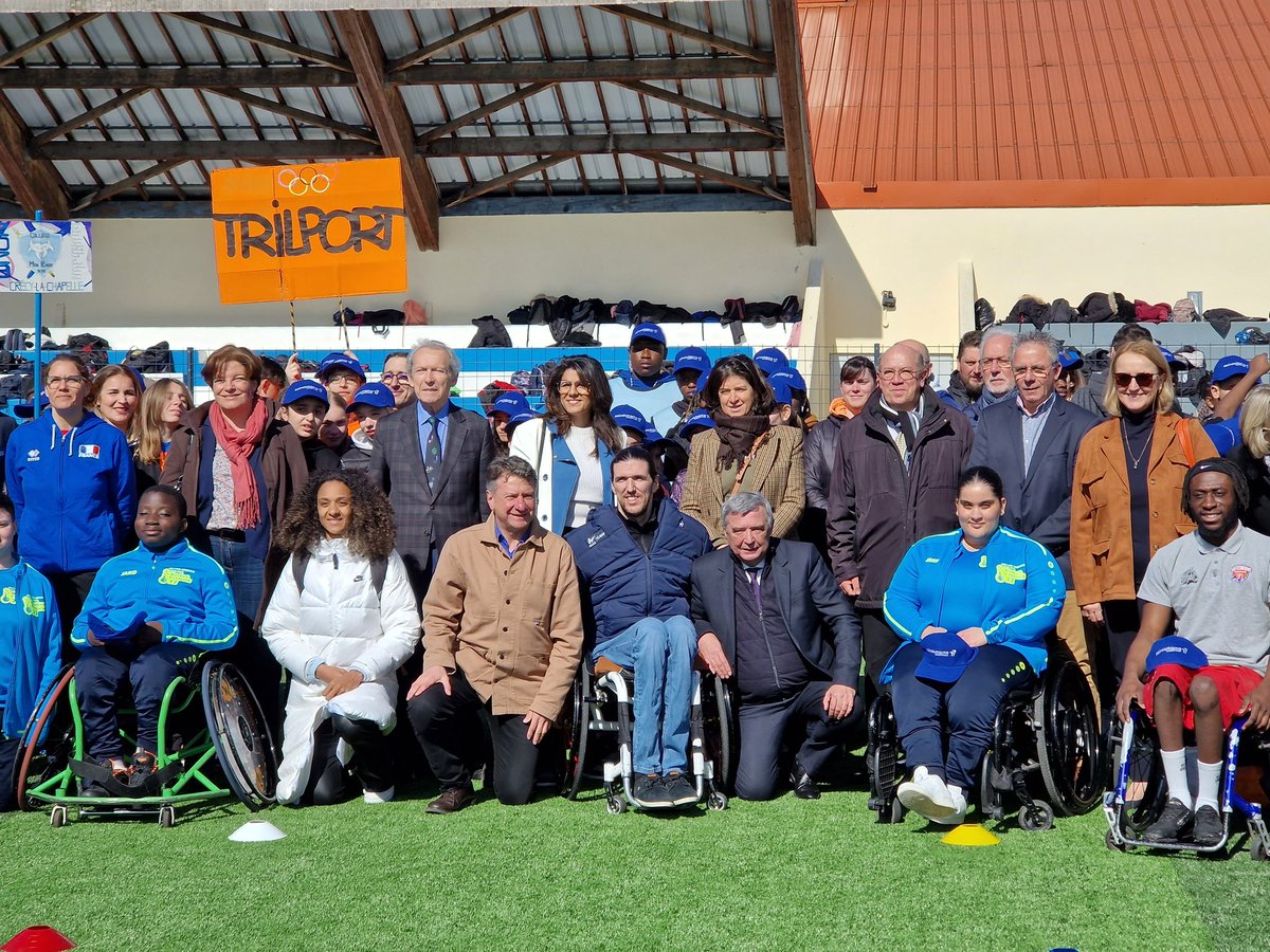 crazyradio6's tweet photo. @Departement77 : Lancement d'une semaine olympique et paralympique ✨️

A Trilport, plusieurs collèges issus des quatre coins du Département se sont réunis autour d'une même passion : le sport 🏀

Un mois, un sport. En avril... c'est l'équitation qui est à l'honneur ! 🐎 https://t.co/KJQ98yBoXi
