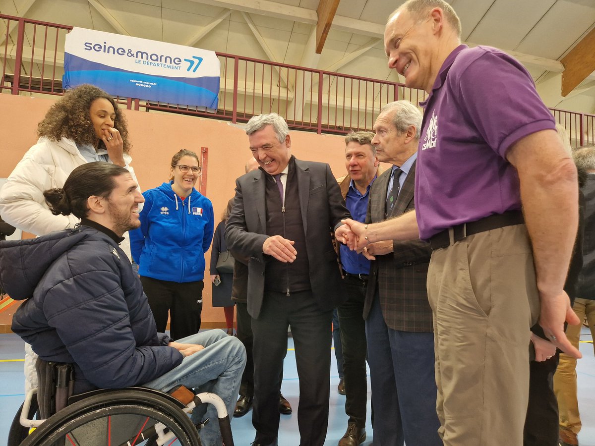 crazyradio6's tweet photo. @Departement77 : Lancement d'une semaine olympique et paralympique ✨️

A Trilport, plusieurs collèges issus des quatre coins du Département se sont réunis autour d'une même passion : le sport 🏀

Un mois, un sport. En avril... c'est l'équitation qui est à l'honneur ! 🐎 https://t.co/KJQ98yBoXi