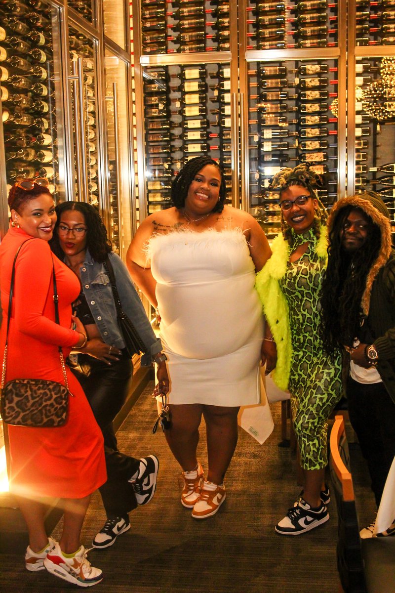 iSoPhresh's tweet photo. BreeBree’s bday dinner. #Sneakerballtheme https://t.co/N3iLH0Ra0K