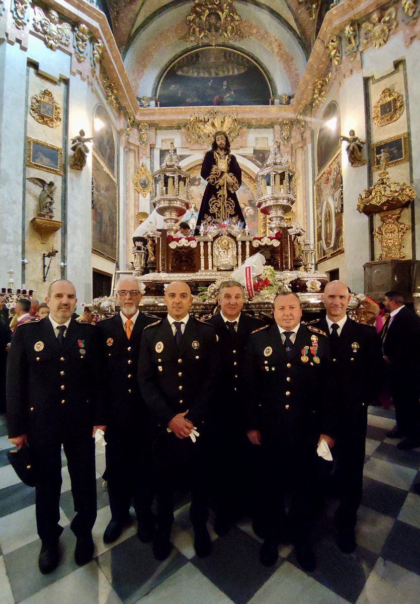 Asvogra's tweet photo. En la tarde del #LunesSanto23 una representación del Cuerpo de @BomberosGranada acompañó a la Cofradía del @RescateGranada . Este año ha sido especialmente emotivo ya que tuvieron el honor de hacer la primera levantá.
#SSantaGR23
@aytogr @JefebomberosGR #GREPS
#JuntoAlRescate https://t.co/Fu4JG0kZZZ