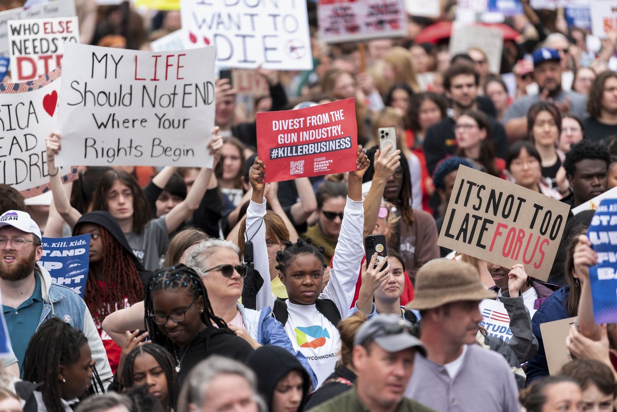 Everytown's tweet photo. Students in Tennessee walked out yesterday &amp; students nationwide are walking out tomorrow to say ENOUGH. Guns are the #1 killer of American children and teens but they don't have to be.

Join @StudentsDemand tomorrow: Text WALKOUT to 644-33 to organize a walkout at your school. https://t.co/5MVK4g6Sju