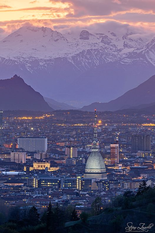 Mentre il cielo da sfogo ai suoi umori, su Torino al tramonto cala un'atmosfera magica 📷 (Stefano Zanarello Photography)