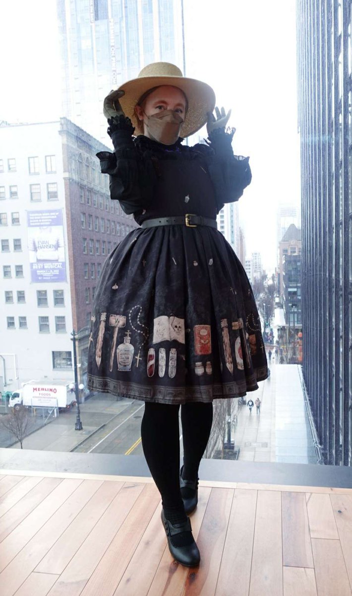 ambromancy's tweet photo. vampire hunter couture with @feysplendent 💖
#eccc2023 #lolitafashion #eglfashion #gothiclolita #violetfane https://t.co/iR9GCGvYoz